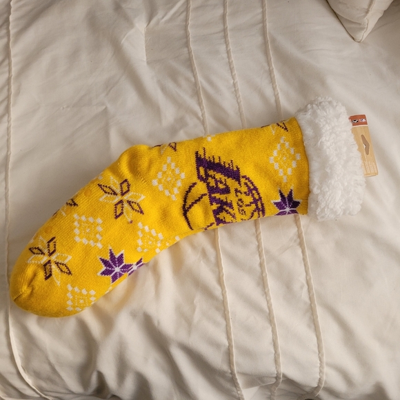 NBA Lakers Holiday Footy Slippers SZ 6-10 - Picture 5 of 5